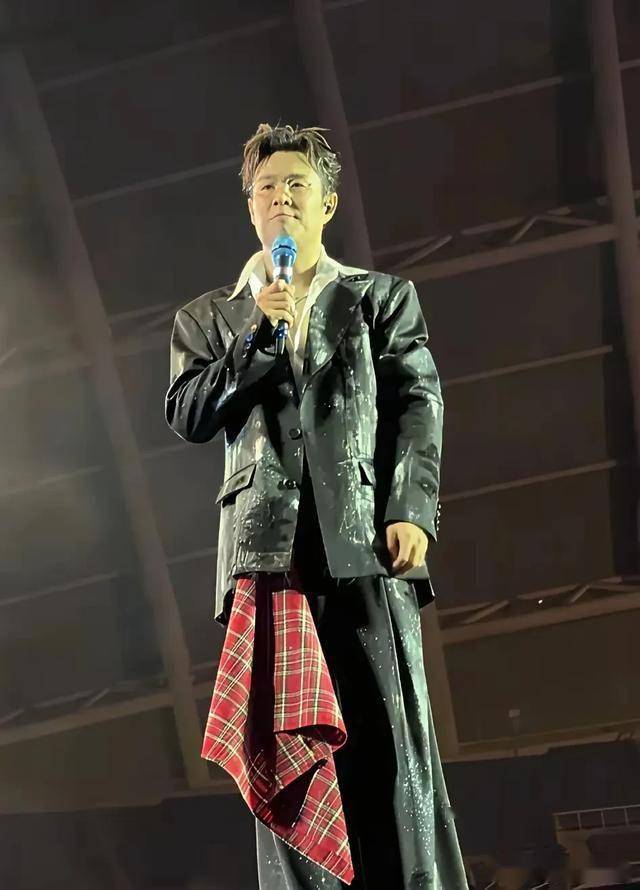 九游体育-蒂姆迎来三赛季出色发挥，日本队观众热烈欢呼！-九游体育